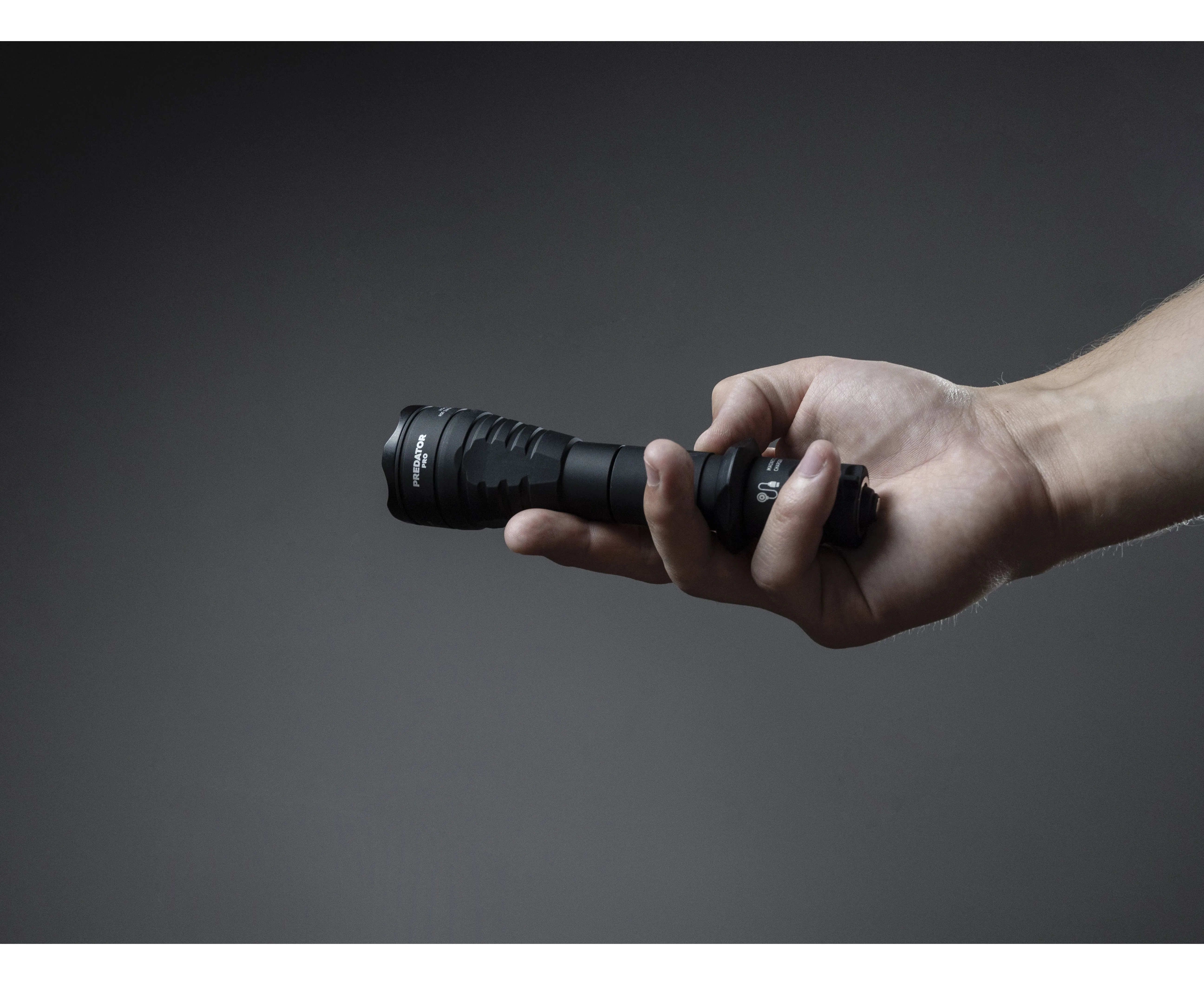 Фонарь ARMYTEK PREDATOR PRO Magnet USB XHP35.2 HI (белый свет)