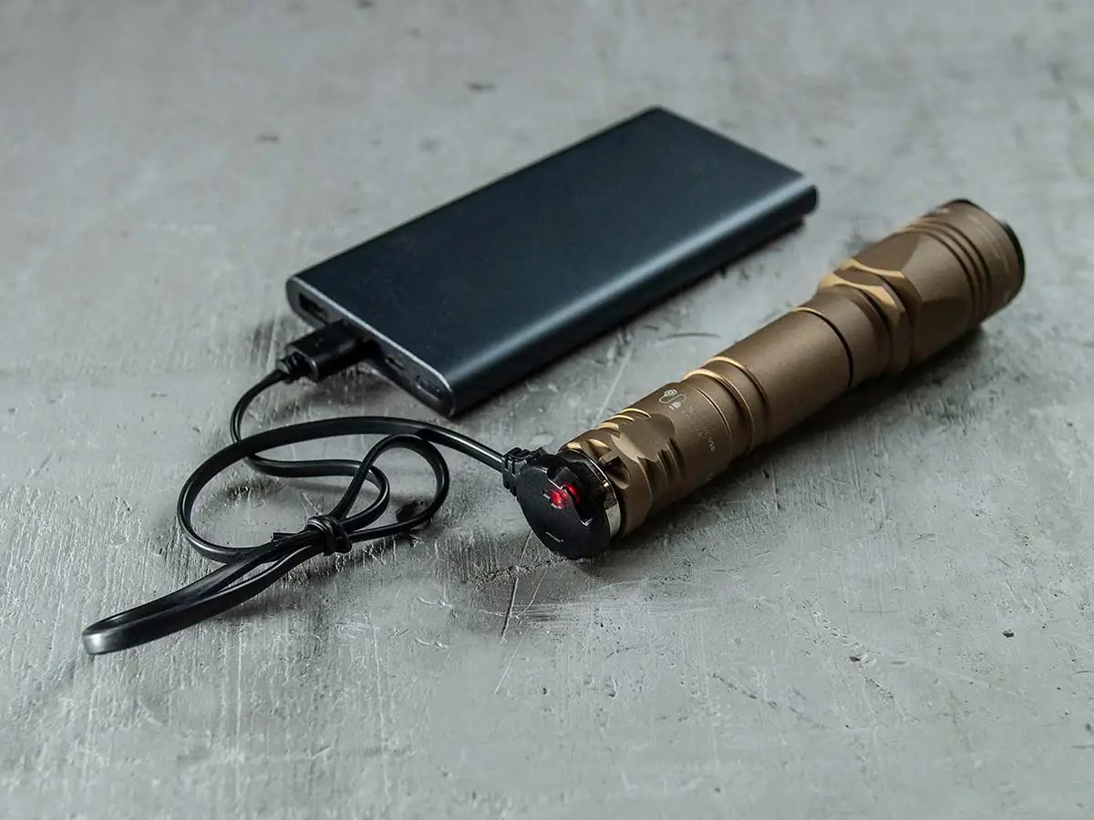 Фонарь ARMYTEK DOBERMANN PRO MAGNET USB SAND (Теплый свет)